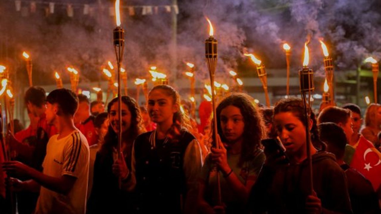 İskele’de Cumhuriyet yürüyüşü ve fener alayı yapıldı