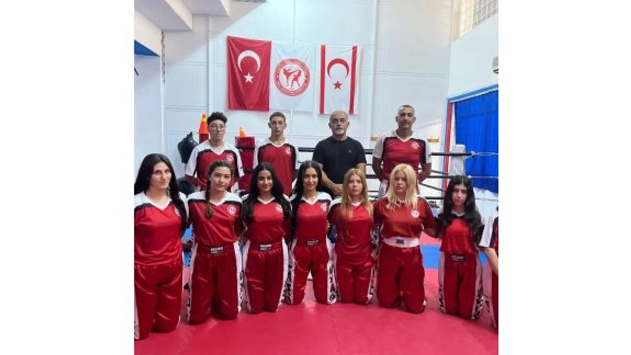 Kickboks’ta118 sporcu üst kuşaklara terfi etti