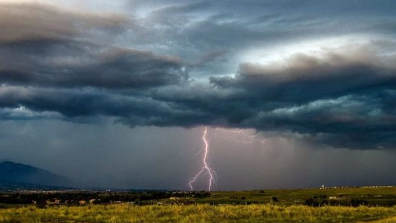 Meteorolojiden hafta sonu için “sağanak ve gök gürültülü sağanak” uyarısı