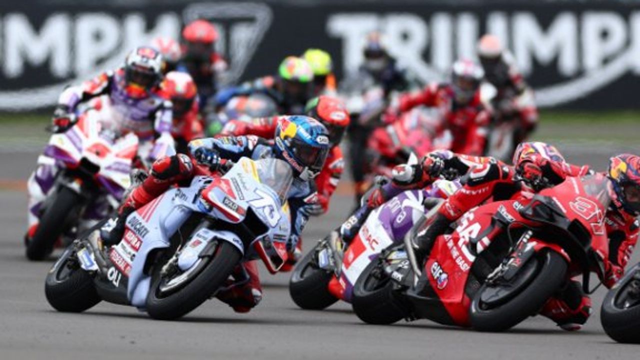 MotoGP'de şampiyon İspanya'da belli olacak