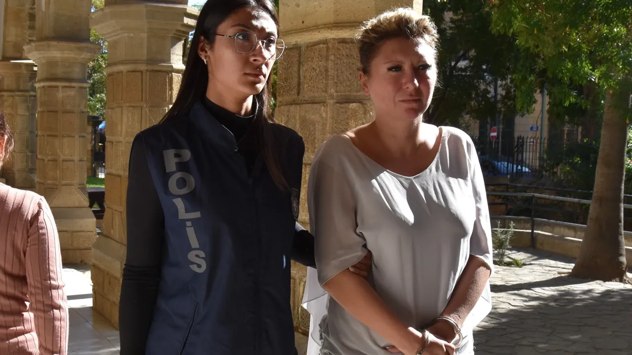 Sahte kimlikle geldi, çıkış yapmak isterken yakalandı