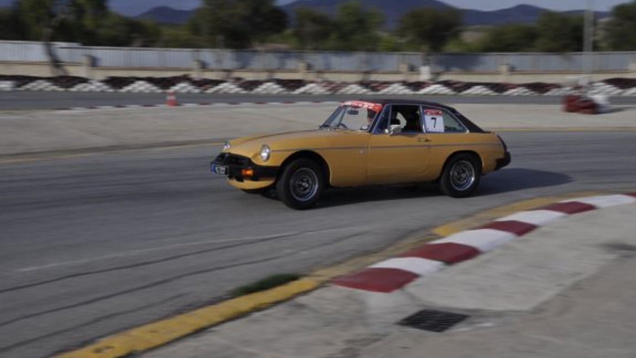 XIII. Uluslararası Cumhuriyet Klasik Otomobil Rallisi'nin kazananları belli oldu