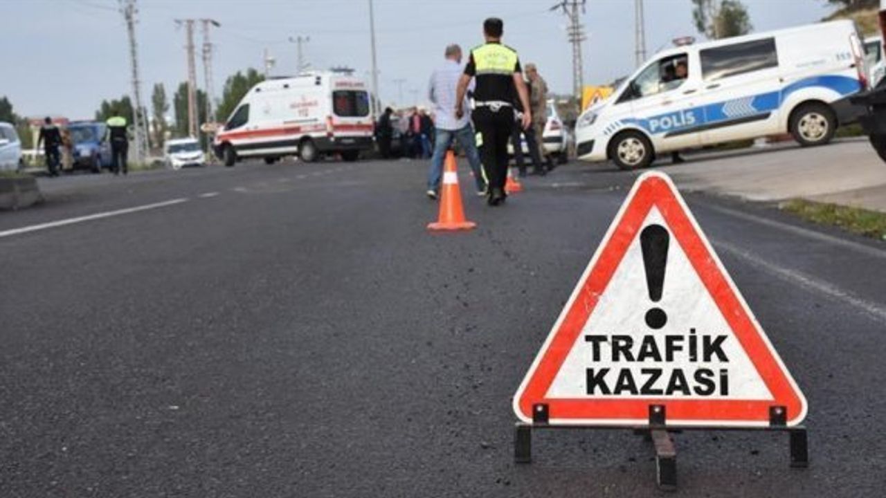 Kırmızı ışıkta duran arabaya arkadan çarpan aracın sürücüsü alkollü çıktı