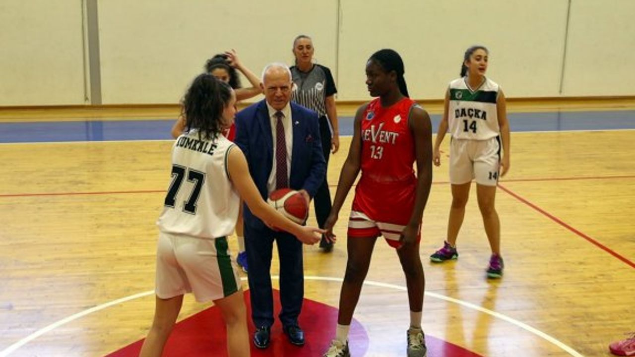 Meclis Başkanı Töre, Tek Ruh Tek Zafer Basketbol Şampiyonası’nın açılışına katıldı