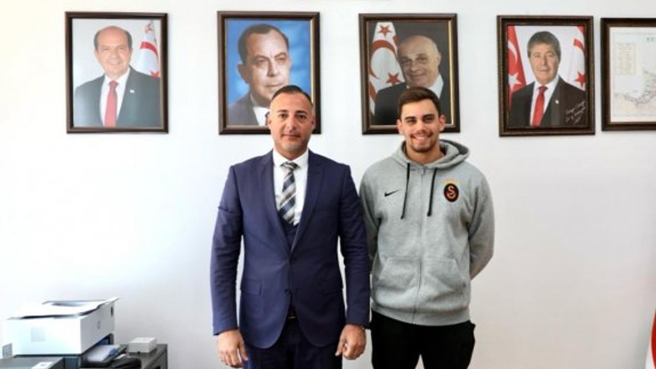 Cahitoğlu’ndan milli yüzücü Emre Ersoy’a destek sözü