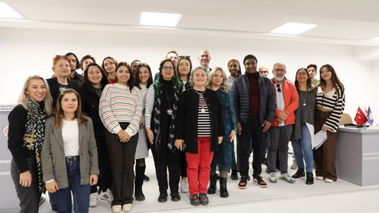 DAÜ Yeni Medya ve Gazetecilik Bölümü öğrencileri başarı sertifikalarıyla onurlandırıldı