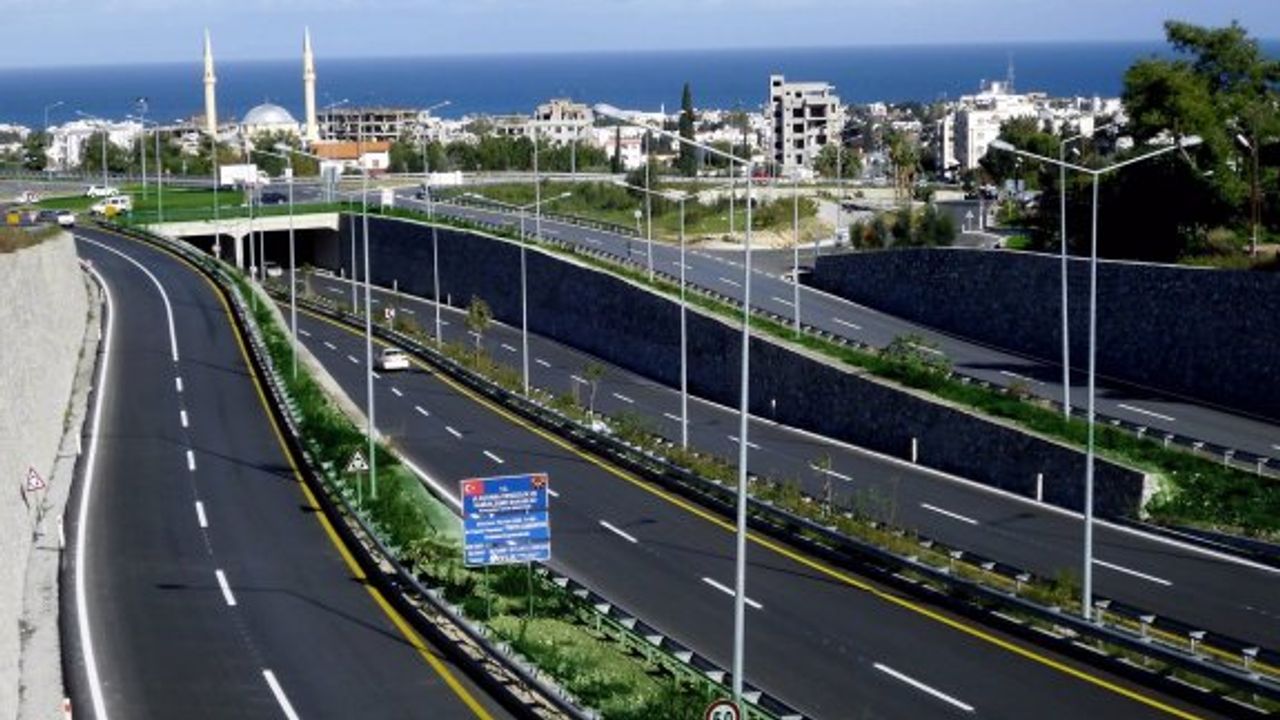 Karayolları Dairesi, Lefkoşa-Girne ana yolundaki aydınlatma çalışmaları nedeniyle yoğunluk yaşanabileceğini duyurdu