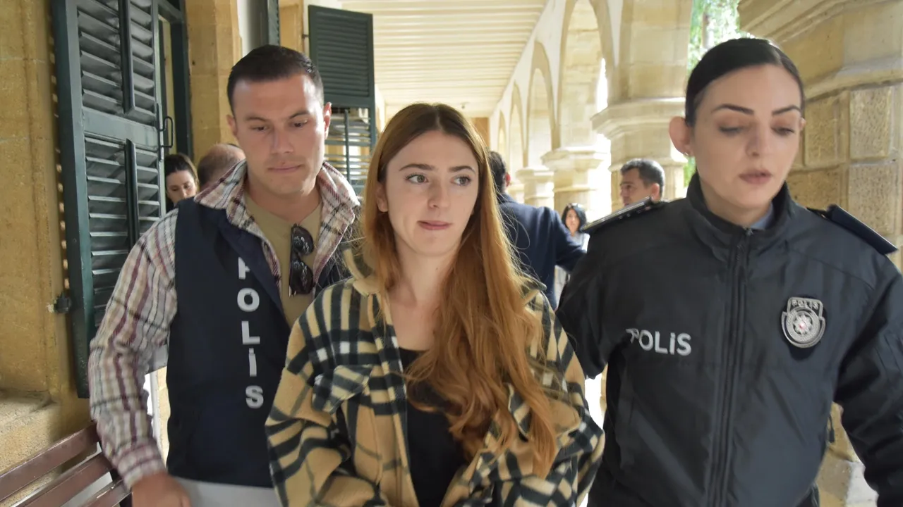 Oturma izni için sağlık raporunu sahteledi