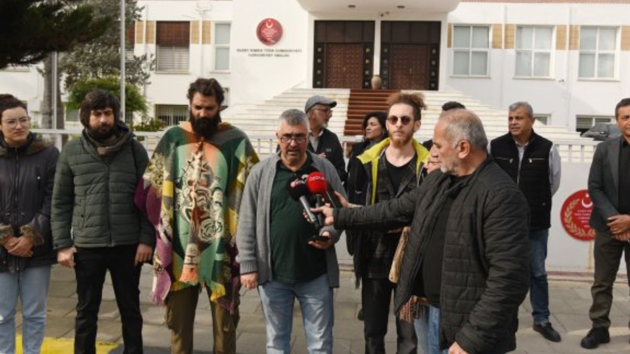 "Vicdani Ret İnisiyatifi, Meclis önünde toplandı