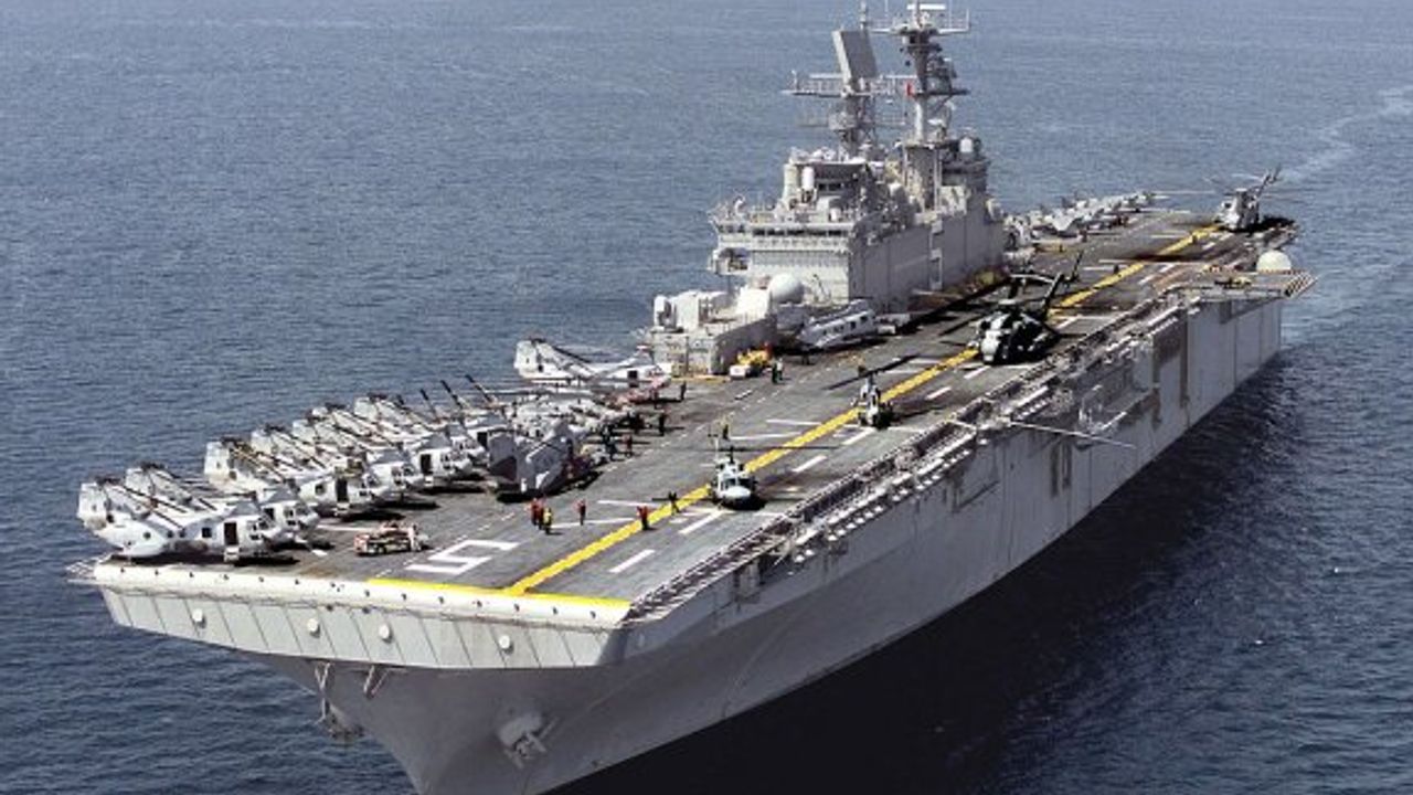 ABD amfibi saldırı gemisi USS Bataan Larnaka Limanı’nda