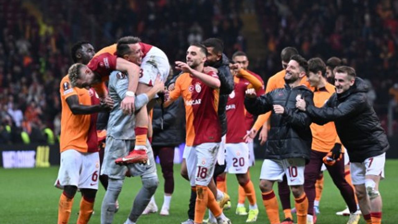Galatasaray tur için sahaya çıkıyor