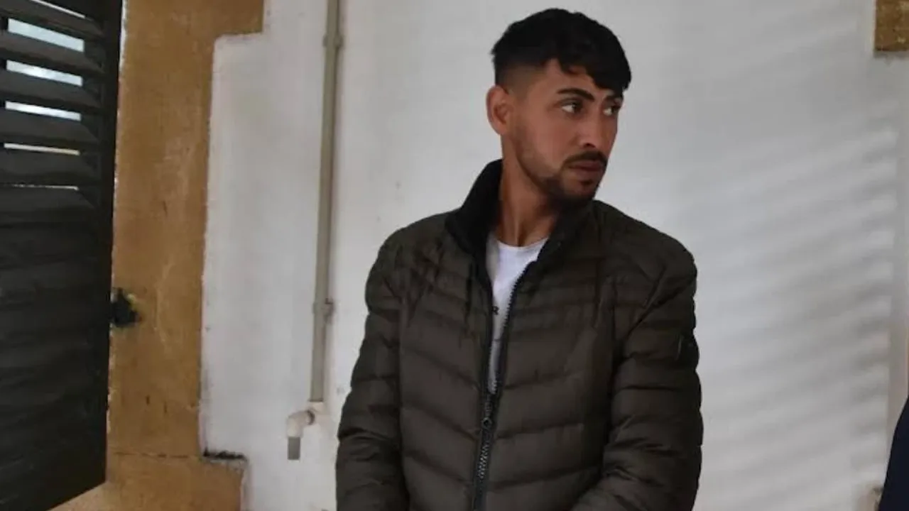 Kendisini uyaran 17 yaşındaki genci bıçakladı