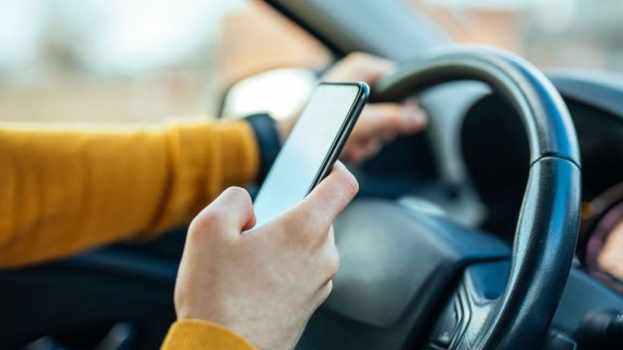 Ölümlü 20 kazadan 11’inin sebebi sürüş sırasında cep telefonu kullanma