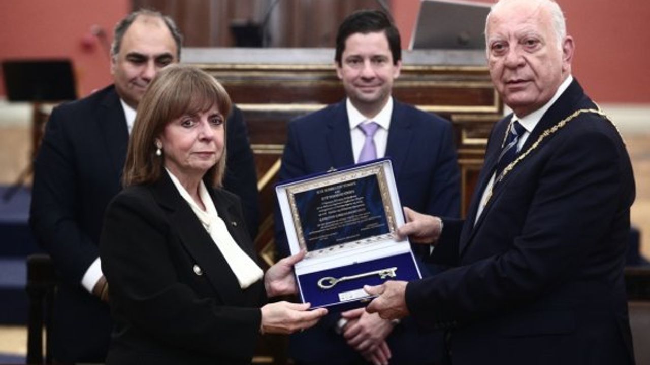 Sakellaropulu "Omorfo fahri hemşerisi" oldu