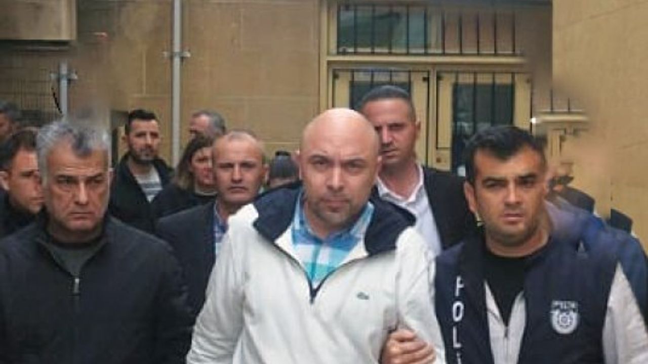 Casinonun bodrum katında yasa dışı kumar oynatıyorlardı