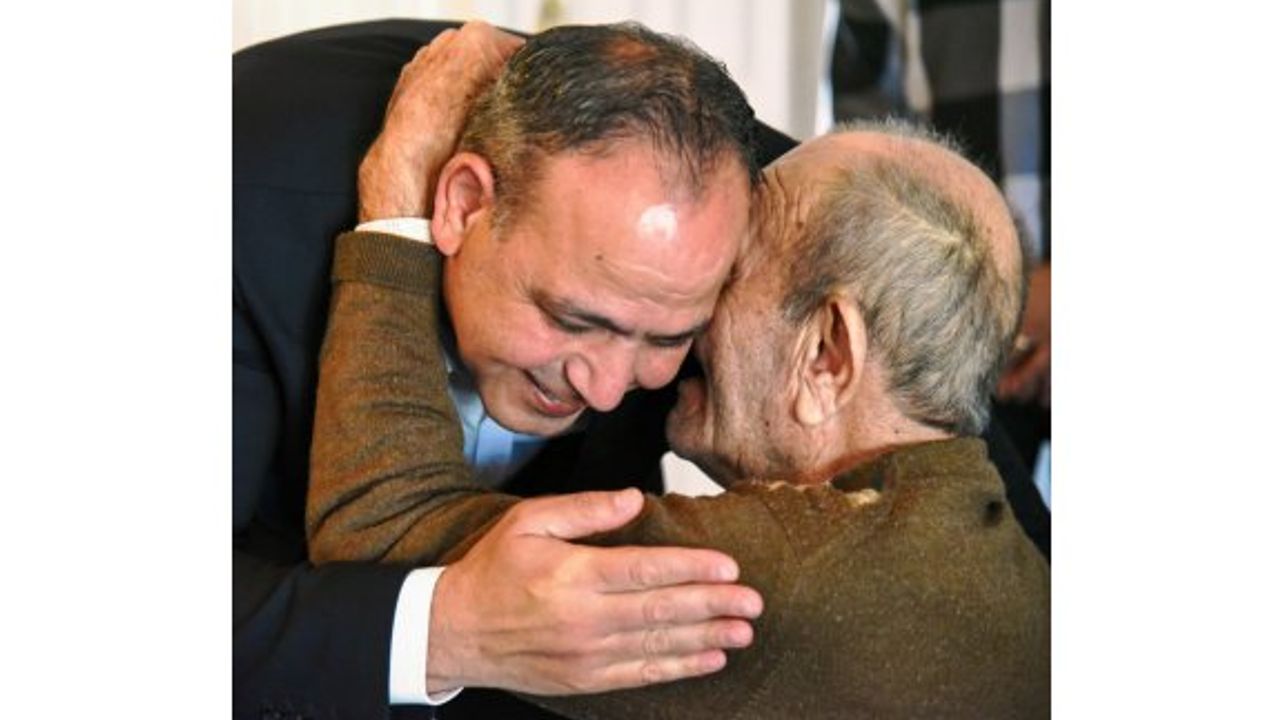Harmancı ve Jenkins, Yaşlılar Haftası nedeniyle Lefkoşa’daki yaşlı bakımevlerini ziyaret etti