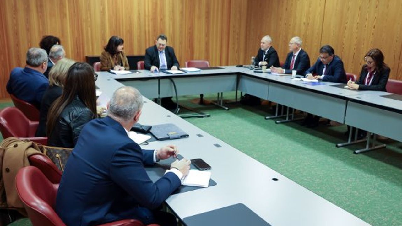 Meclis Heyeti Cenevre’de Rum milletvekilleri ile Kıbrıs Kolaylaştırıcılar Grubu toplantısına katıldı