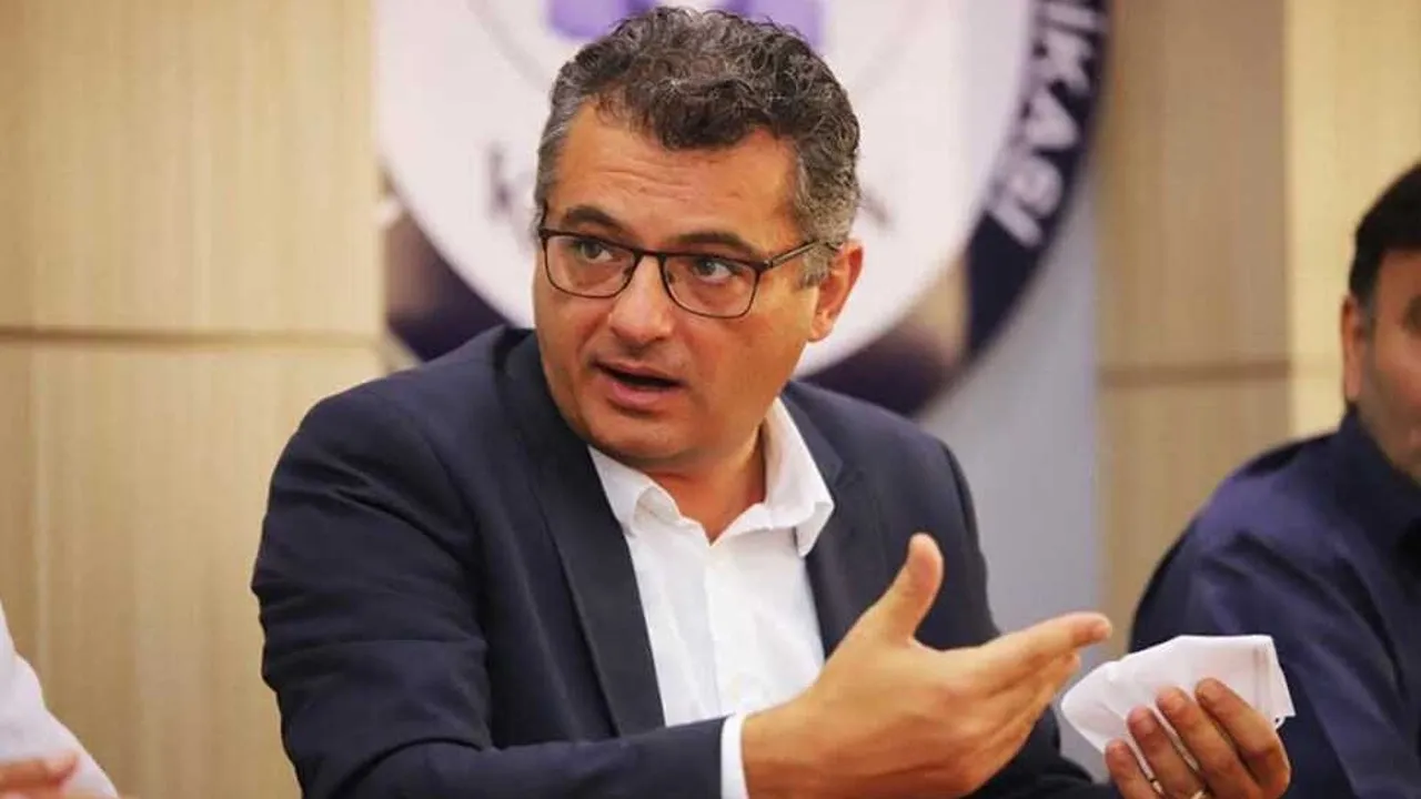 "Şimdi eğitim kurumlarında kayıtlı olan herkes kaçak mı?"