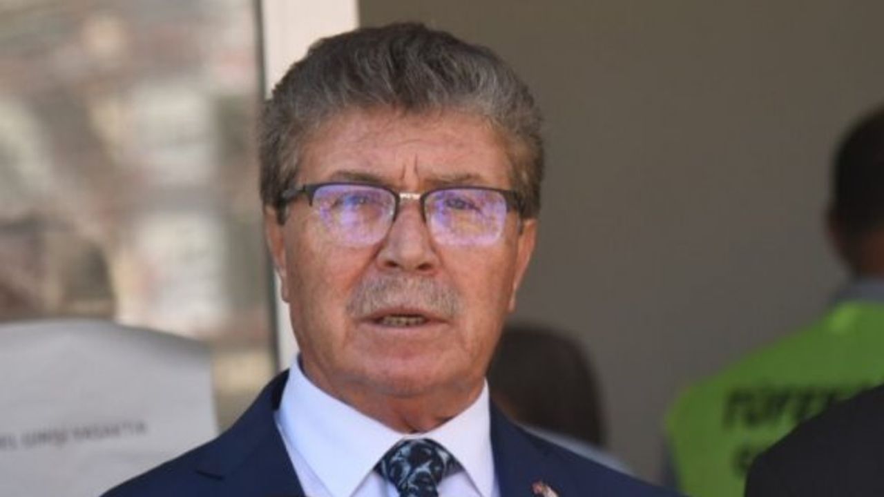 Üstel: “İrsen Küçük, yol göstericiliği ve ağabey duruşu ile yeri doldurulamayacak bir devlet adamıydı”