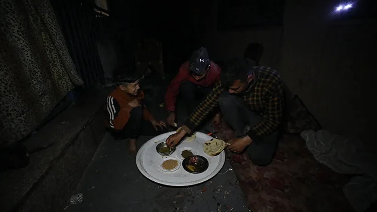 "Yemek yemek istiyoruz, ekmek istiyoruz"
