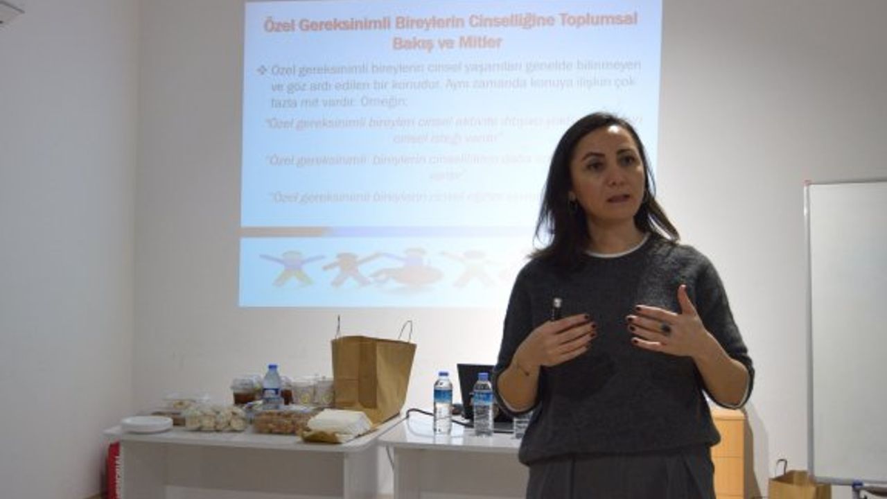 "DAÜ-LTB ve KPD, Özel Gereksinimli Çocuk Ailelerine Cinsel Sağlık Eğitimi"