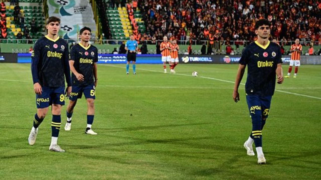 Fenerbahçeli oyuncular sahayı terketti, maç tatil edildi
