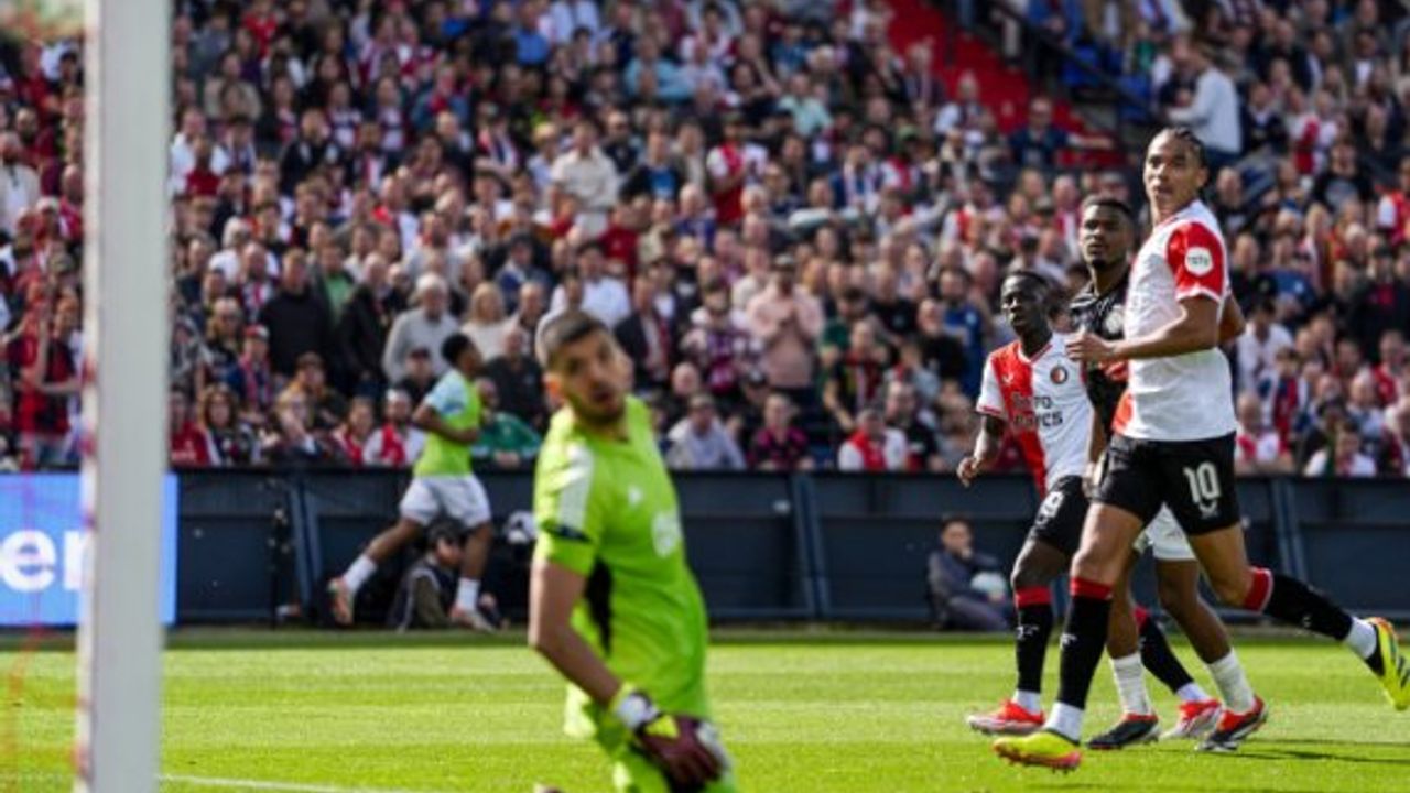 Feyenoord'dan Ajax'a tarihi fark