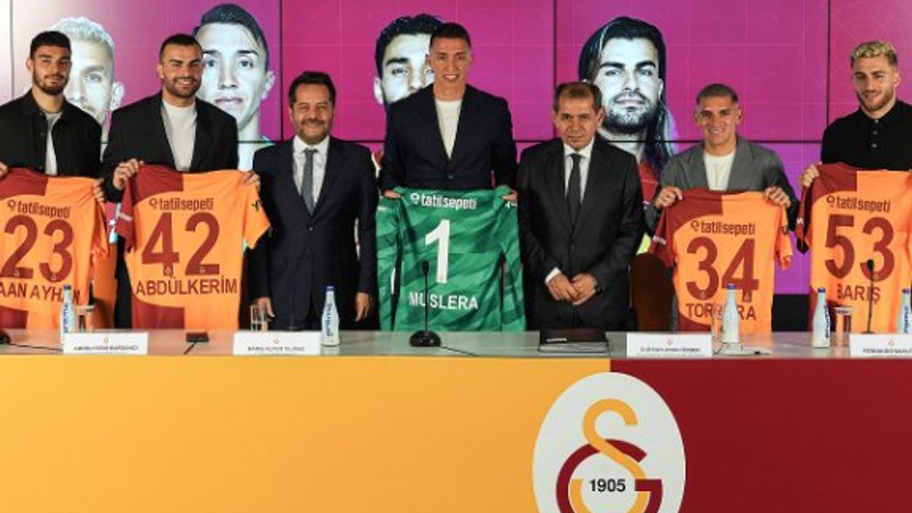 Galatasaray'da 5 futbolcunun sözleşmesi yenilendi