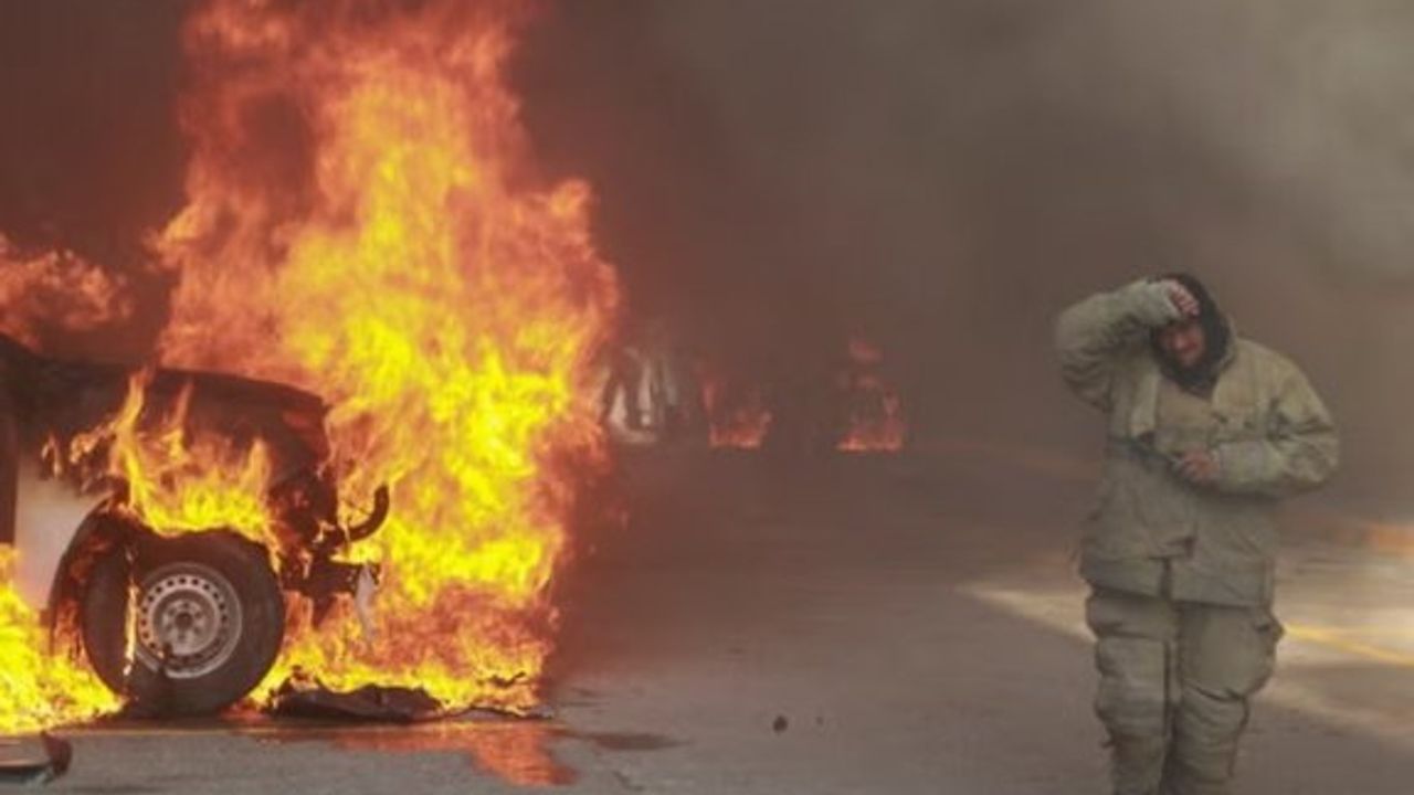Meksika'nın Guerrero eyaletinde protestocular, hükümet binasını ateşe verdi