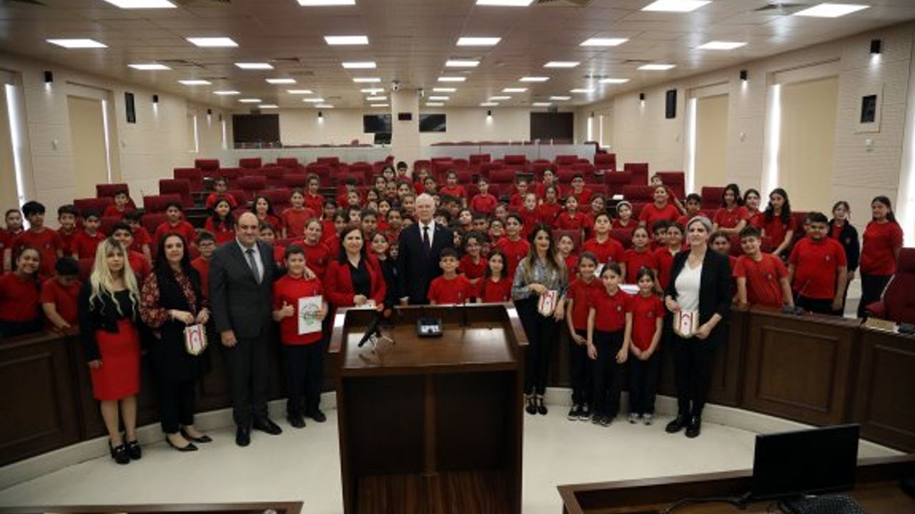"Tarihi iyi bilin, Türk milletini sevin"