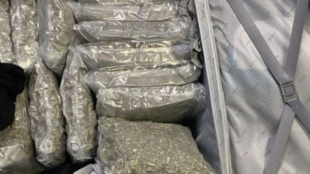 Valizinde 16 kilo uyuşturucu maddeyle havaalanında yakalandı