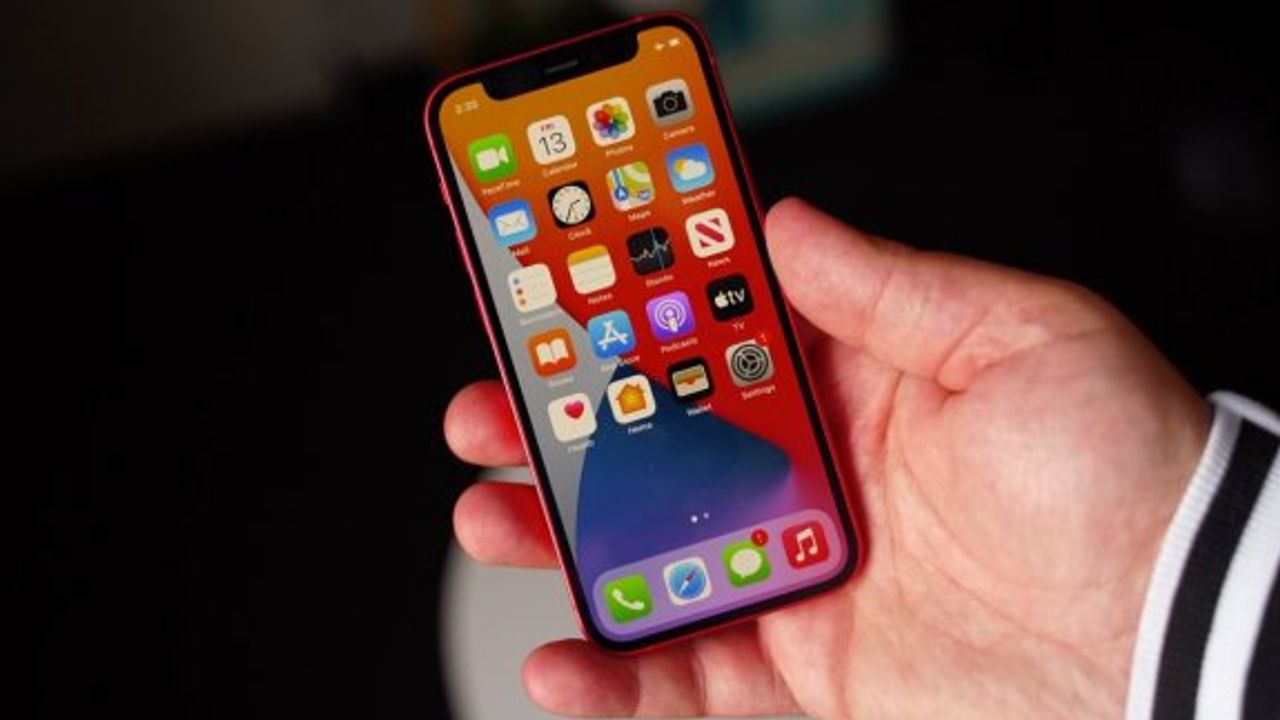 Xiaomi vs. Apple: Akıllı telefon seçerken nelere dikkat edilmeli?