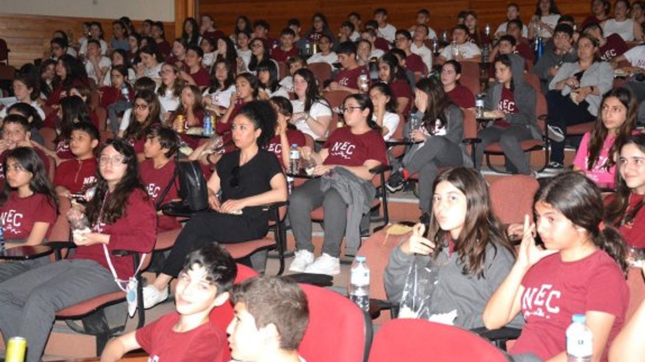 YDÜ öğrencilerinden Çocuk Yuvası’na anlamlı bağış