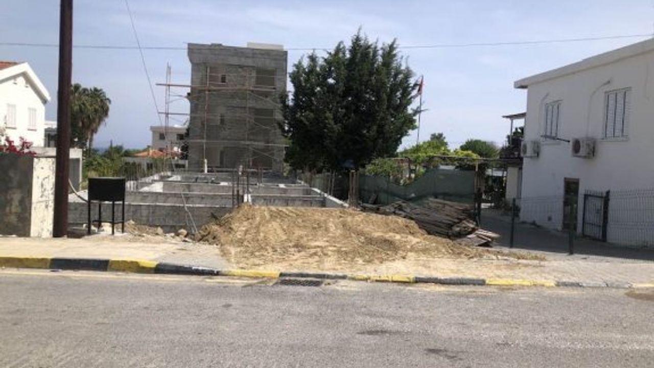 “Bir araçlık park yeri bile olmayan inşaata nasıl izin verilir?”