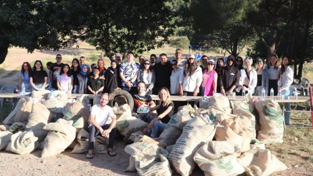 Boğaz'dan 300 kilo çöp çıktı