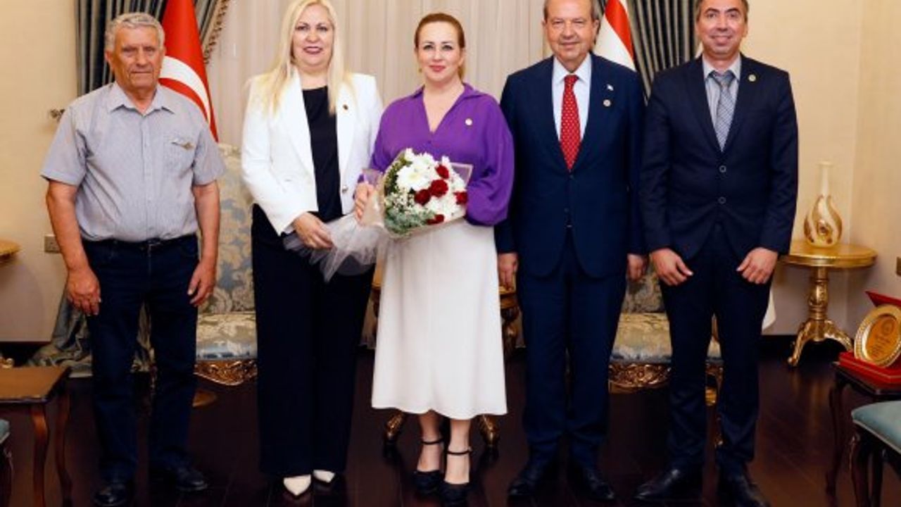 Cumhurbaşkanı Ersin Tatar ve eşi Sibel Tatar, Limasollular Derneği Yönetim Kurulu’nu kabul etti