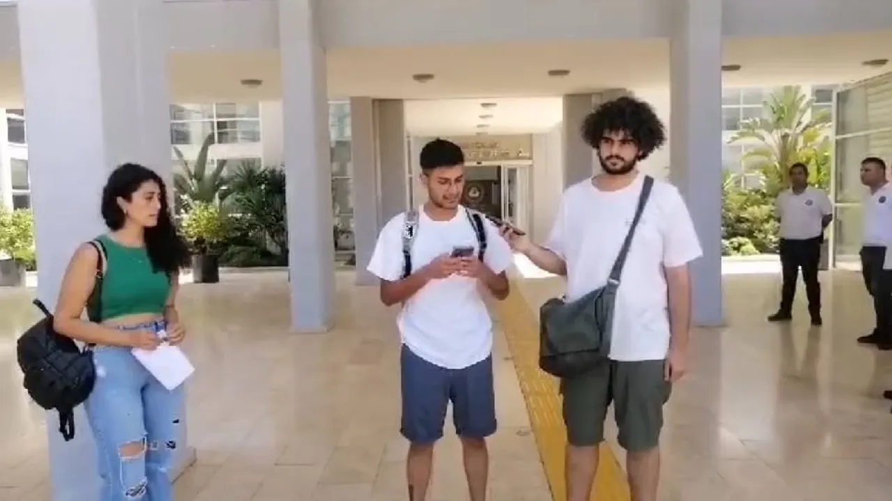 DAÜ'lü öğrenciler zamları protesto etti