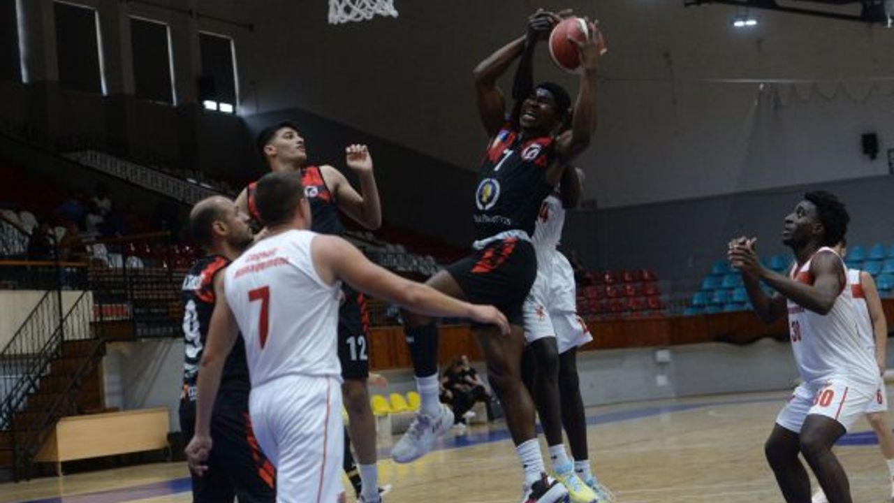 Gençler Birliği farklı galip: 65-88