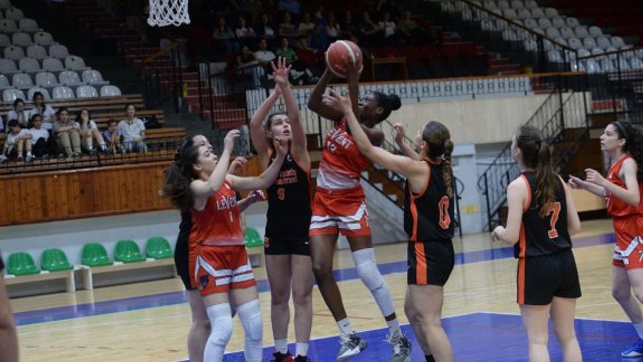 Levent üçte üç yaptı: 69-40