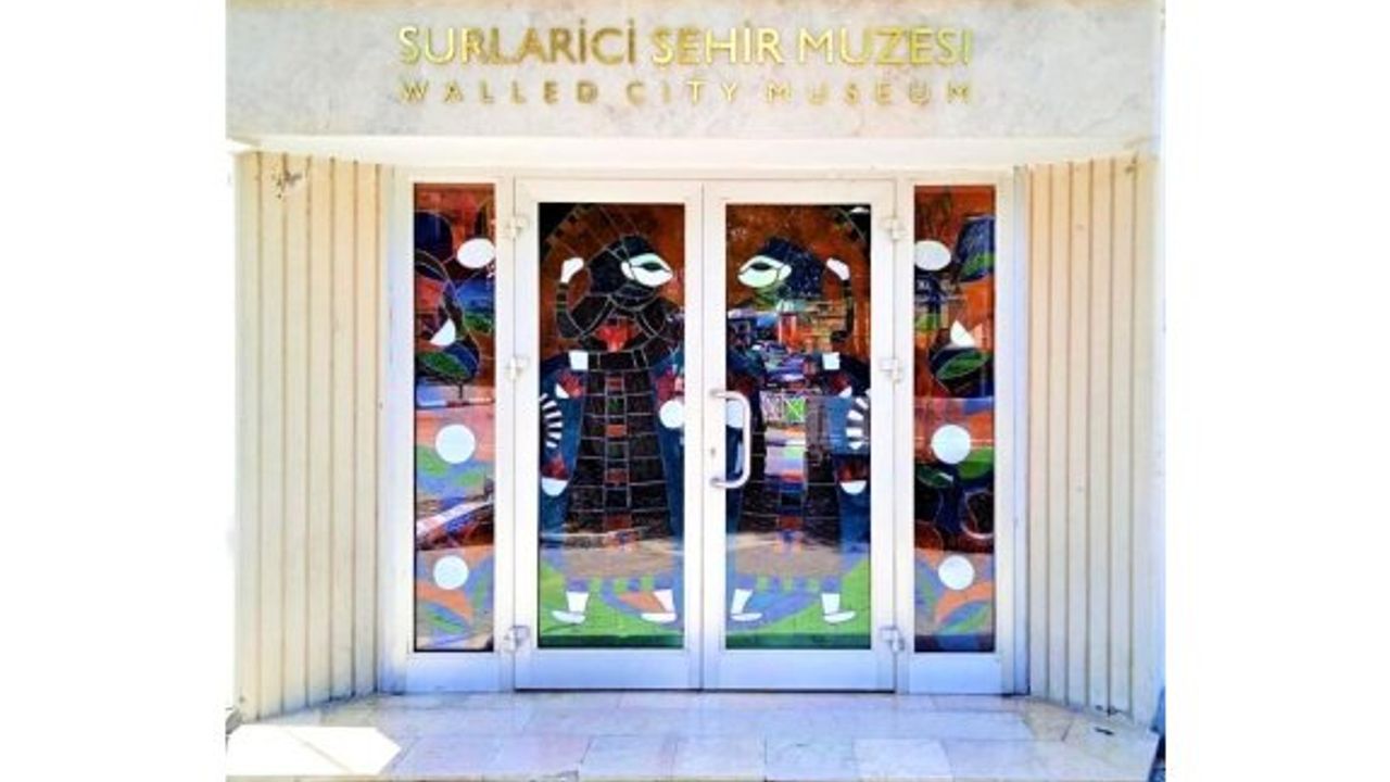 Surlariçi Şehir Müzesi’nde göz kamaştıran vitraylar