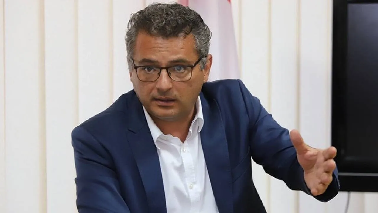 “Üçlü görüşmeyi kahramanca reddettin de ne oldu?”
