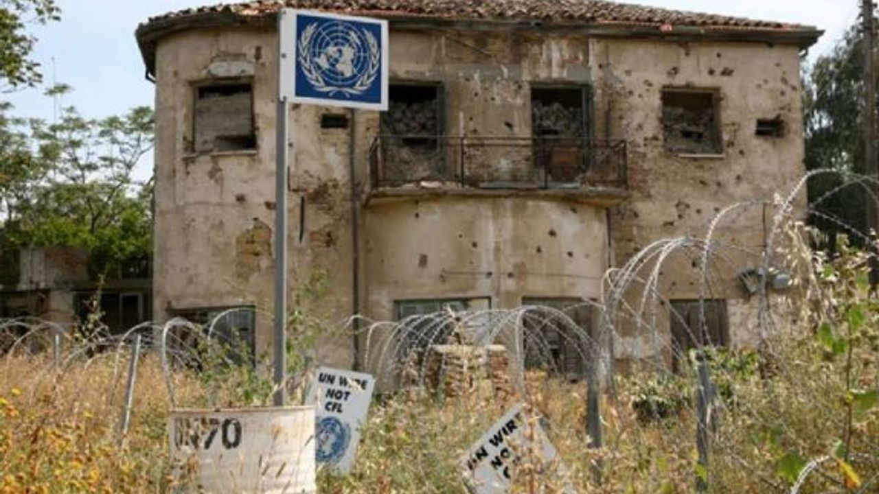 13 sığınmacı, ara bölgede mahsur kaldı