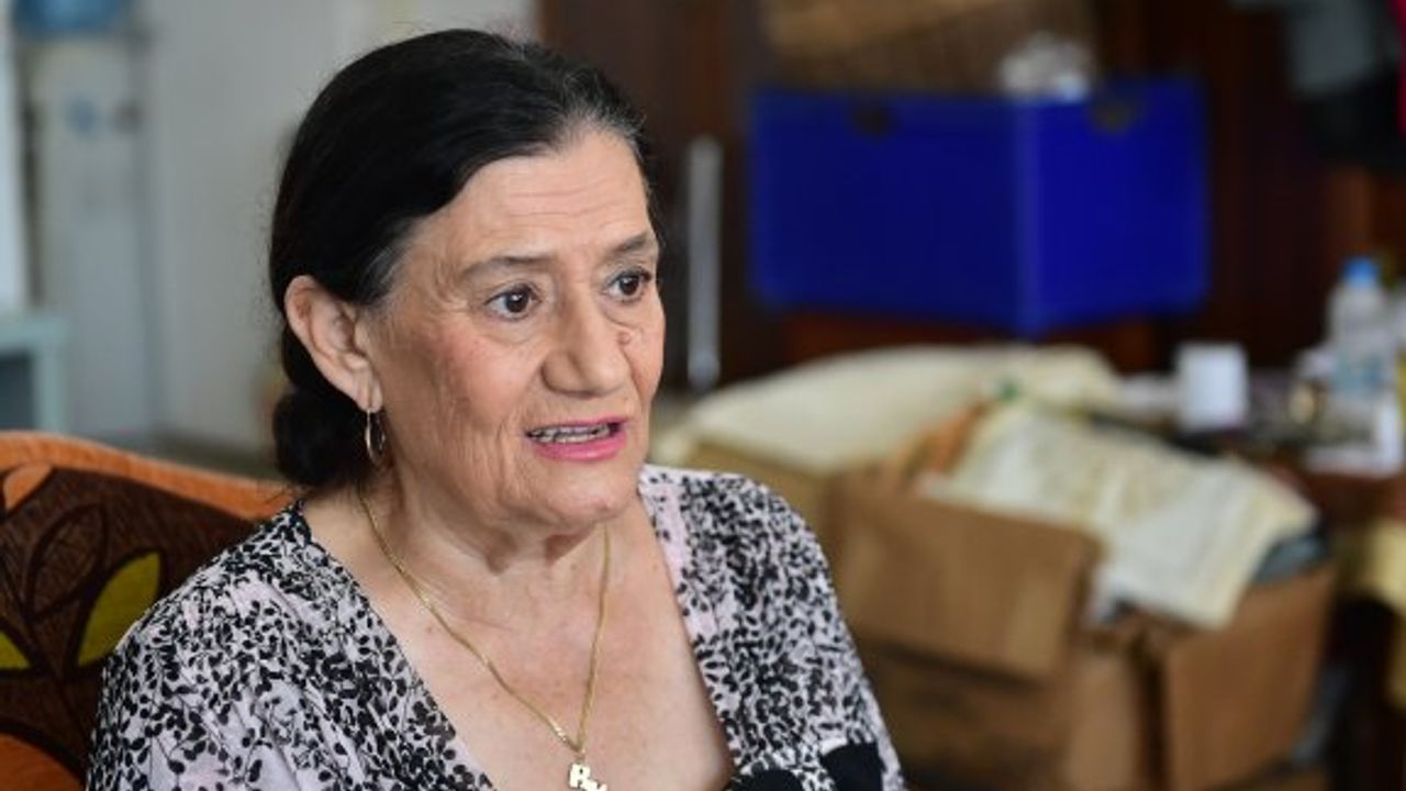 "14-15 yaşındaki öğrenciler okuldan çıkıp sigara yakıyor"