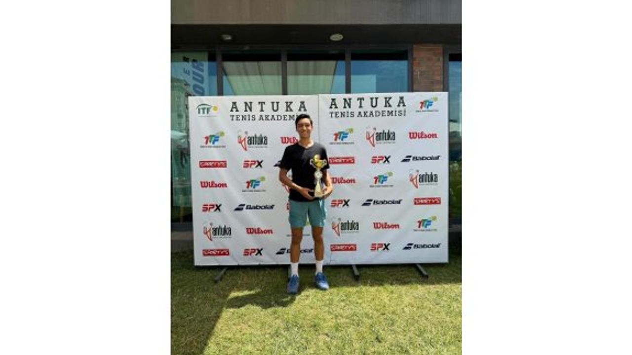 Aren Baybars 16 yaş Türkiye Tenis Milli takımında