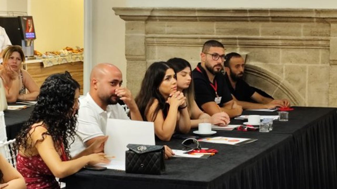 EL-SEN’in sendikal eğitim seminerinin ilki yapıldı