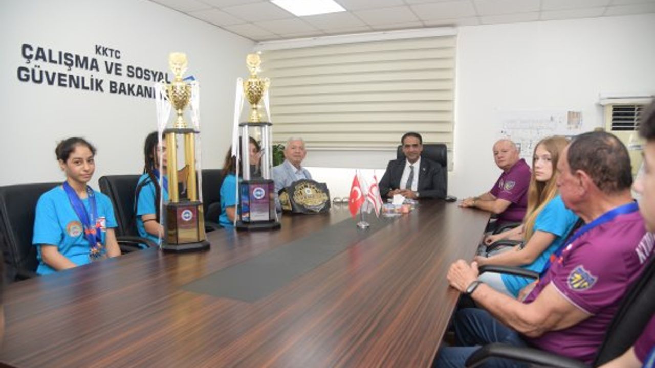 Gardiyanoğlu, Taekwondo Federasyonu ve Milli Takım sporcularıyla eğitmenlerini kabul etti