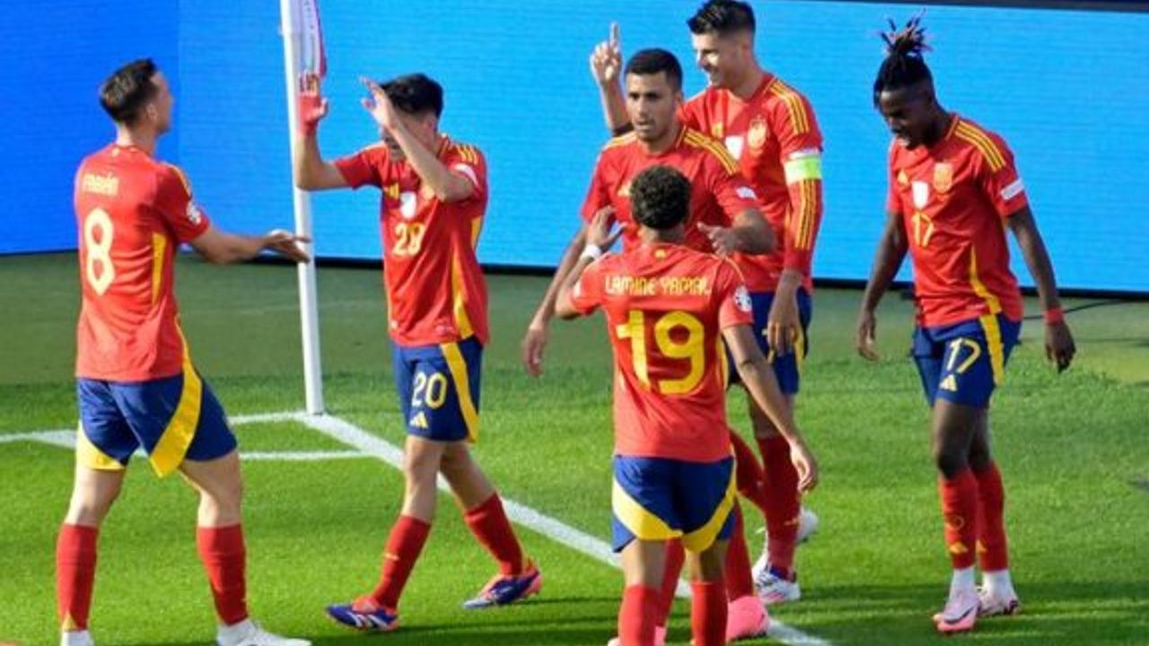 İspanya, Hırvatlar'ın fişini ilk devrede çekti