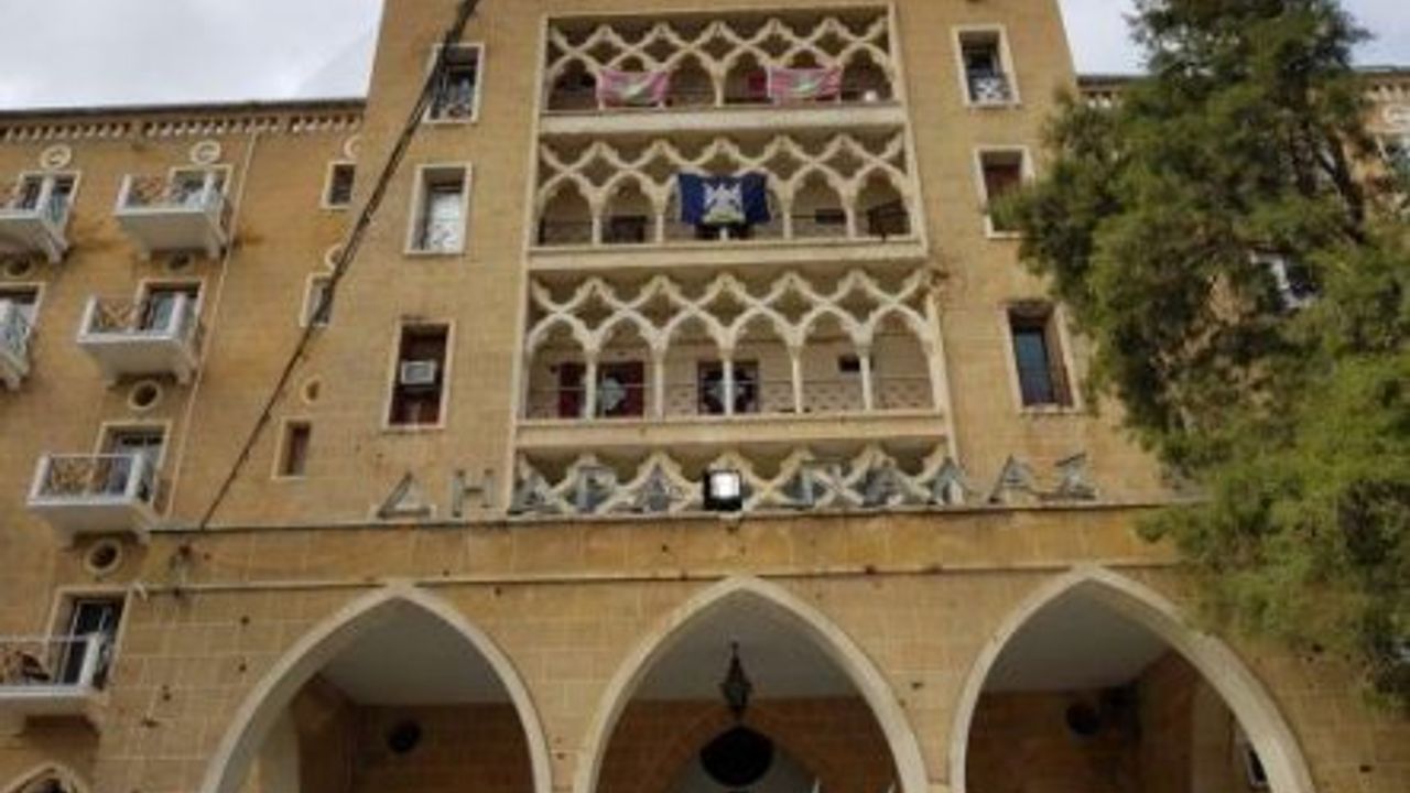 Kıbrıslı Türk ve Rum siyasi partiler çarşamba günü ara bölgede bir araya gelecek