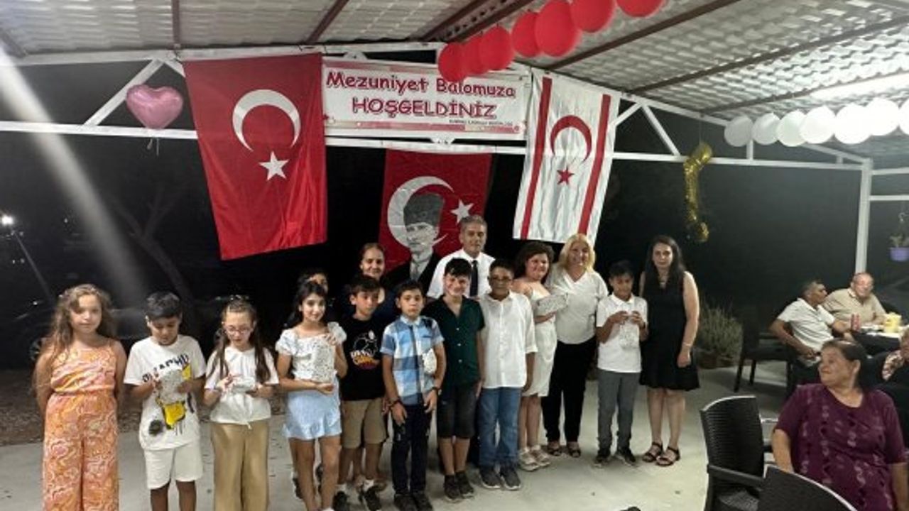 Mehmetçik-Büyükkonuk Belediye Başkanı Tuğlu bölge okullarının mezuniyet etkinliklerine katıldı