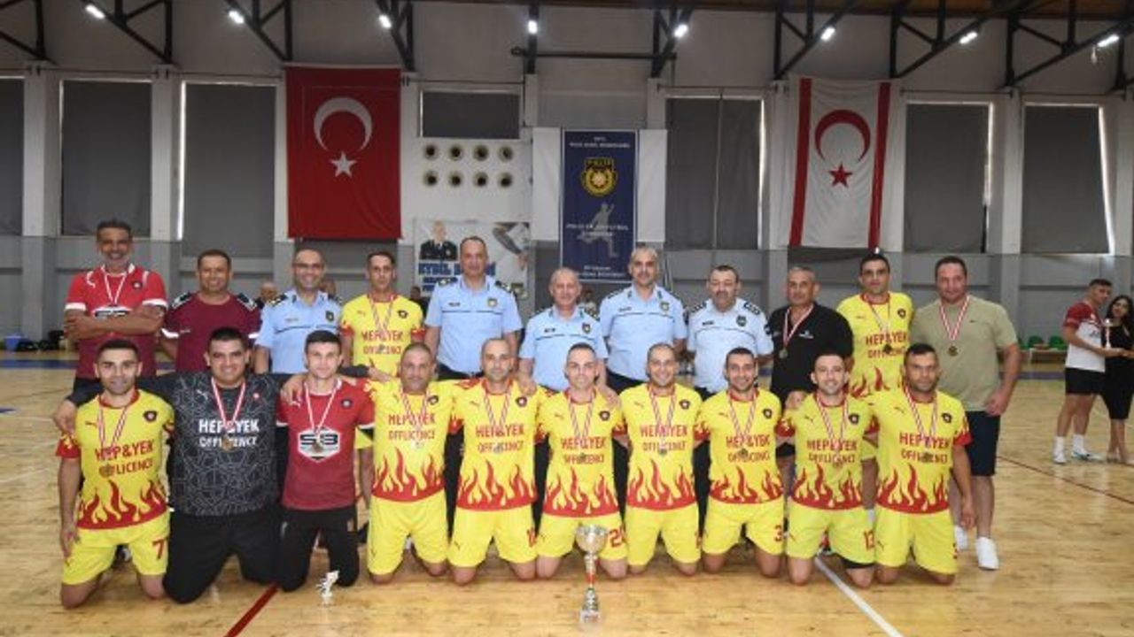 Şampiyon Lefkoşa Polis Müdürlüğü B takımı
